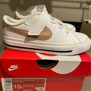 Nike White and Tan Sneakers Classic Low-Top Design